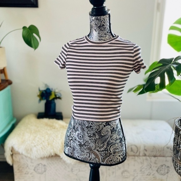 H&M Tops - 🏷️ 4/$25 H&M Divided Ribbed Pink & Black Stripe Crop Top